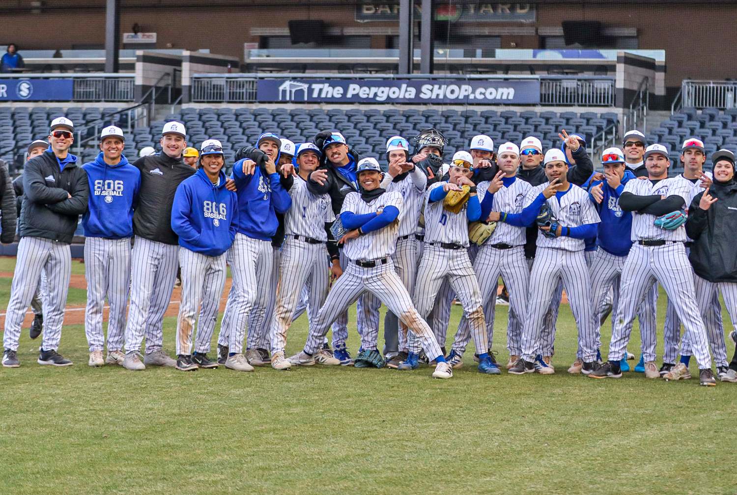 Team picture after game two win